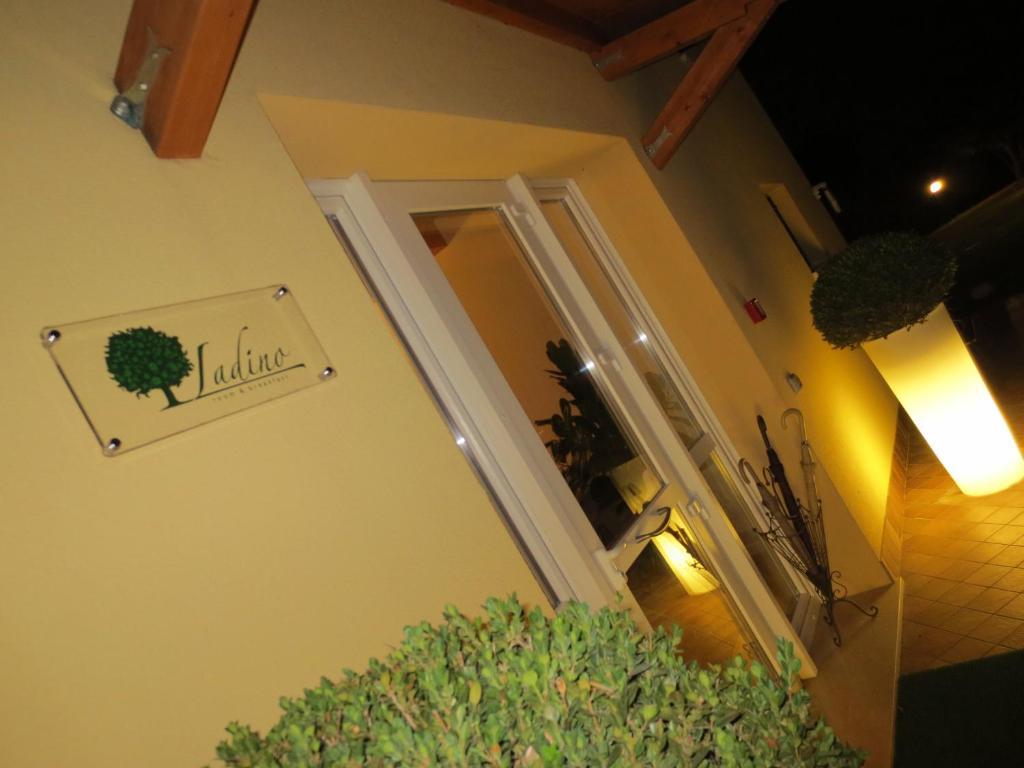 Ladino Room & Breakfast Ferrara Bagian luar foto